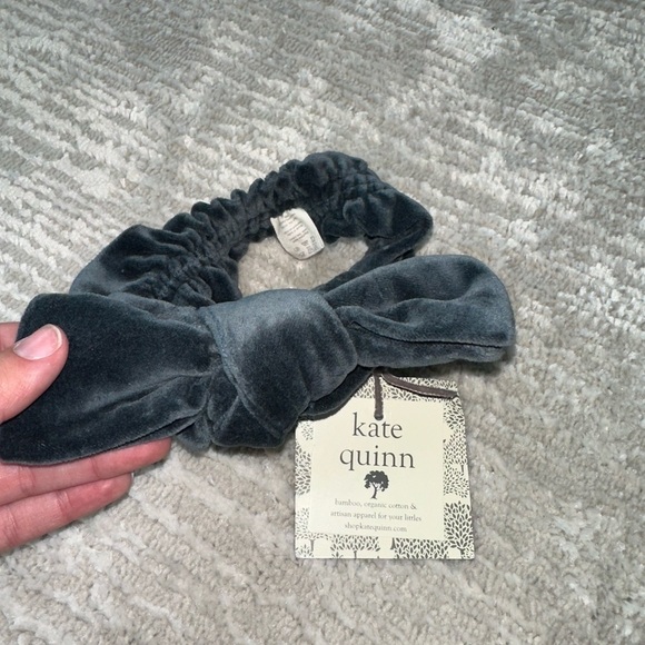 Kate Quinn Baby/Kids Blue Velvour Bow NWT - Picture 3 of 4